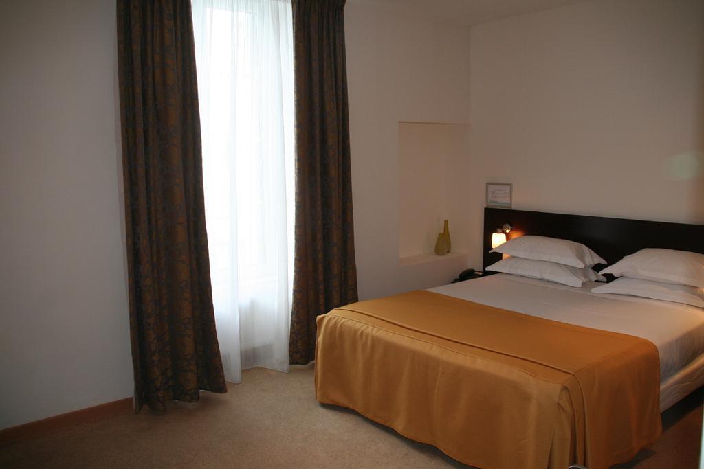 Hotel La Beauze 오뷔송 객실 사진